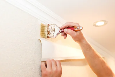 Pose de papier peint à Peyrus — revêtements muraux et toiles de verre